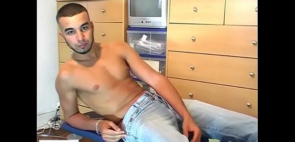  Full video Ilman a very sexy arab guy get wanked his huge cock by us